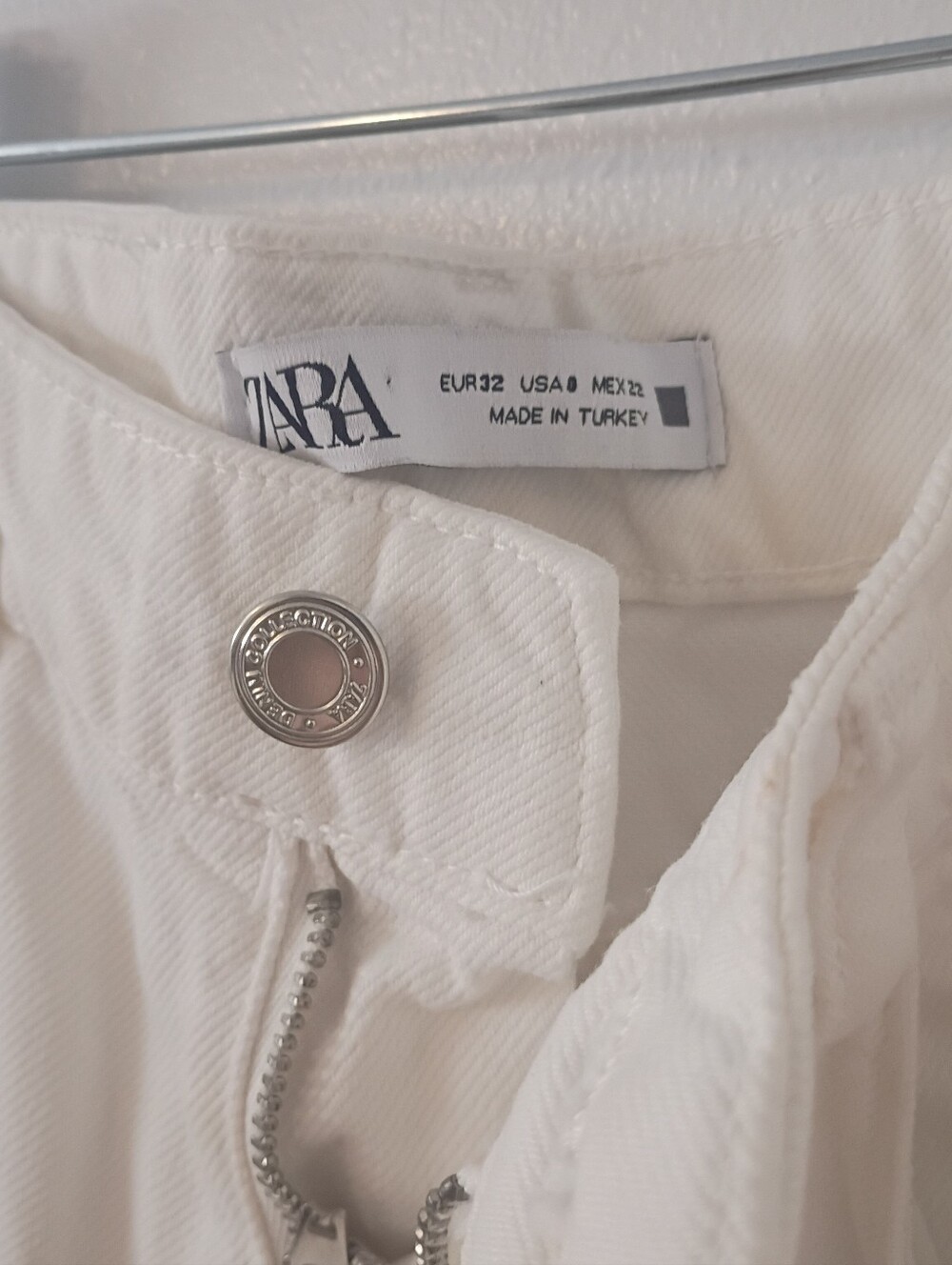 Zara White Distressed Ripped Mom Jeans - Picture 4 of 6